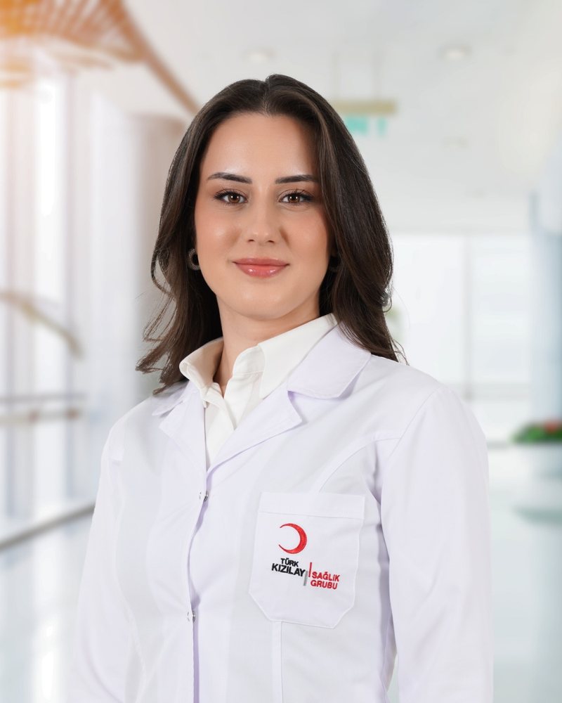 أخصائي تغذية Özge Nur Dutak
